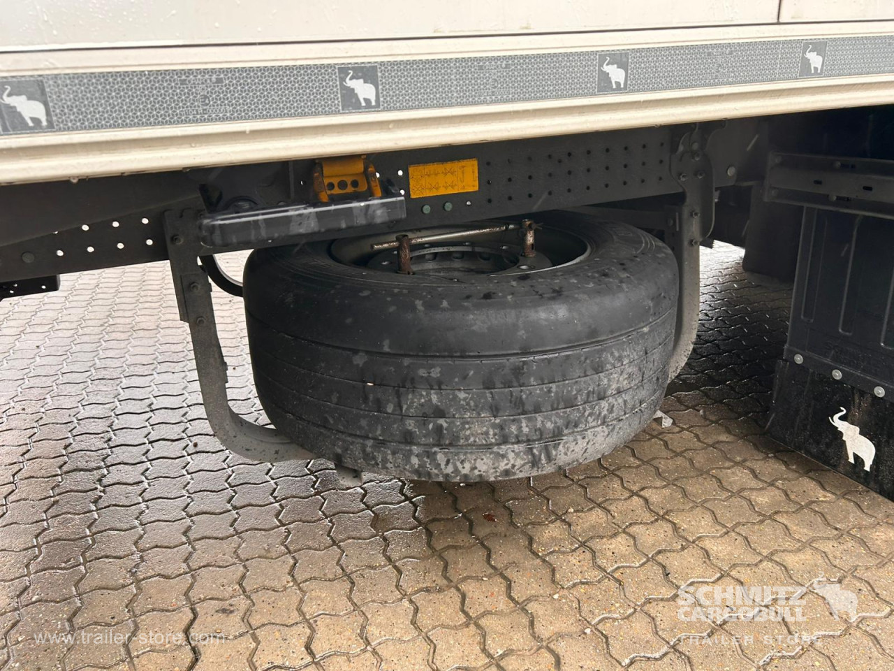 Schmitz Semi Reefer Meat hanging system