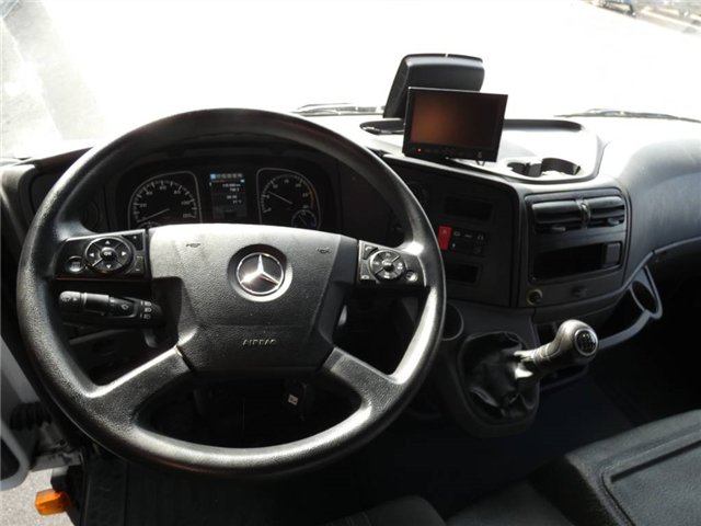 Mercedes-Benz 816