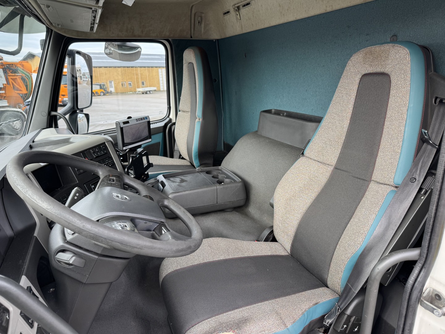 Volvo FM330 6x2*4 Carrier Supra 1250 Mt 9,9m (defekt kølemaskine)