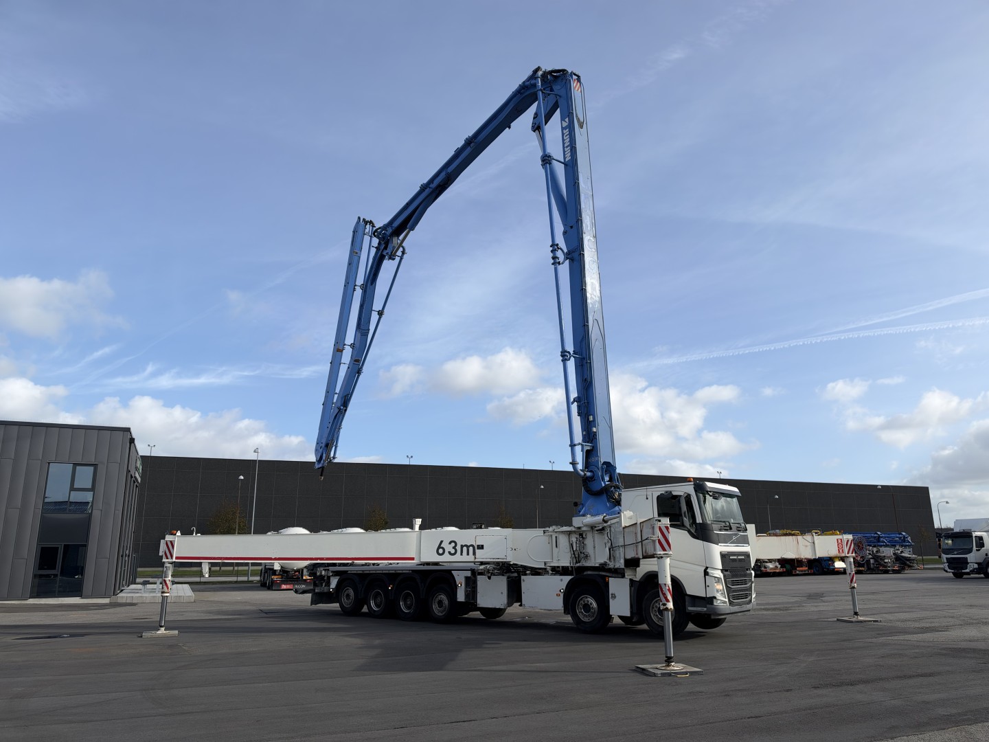 Volvo FH16/750 12x4/8 JUNJIN JJRZ 63 m. Betonpumpe