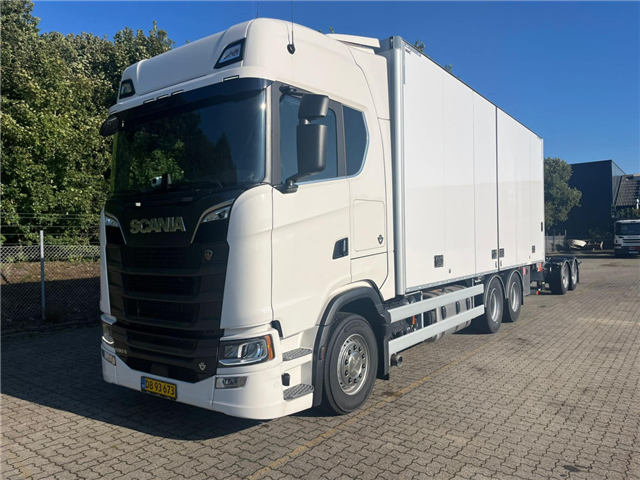 Scania S 590 B6x4NB