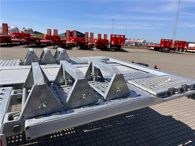 Kässbohrer 3 aks. Trucktransporter