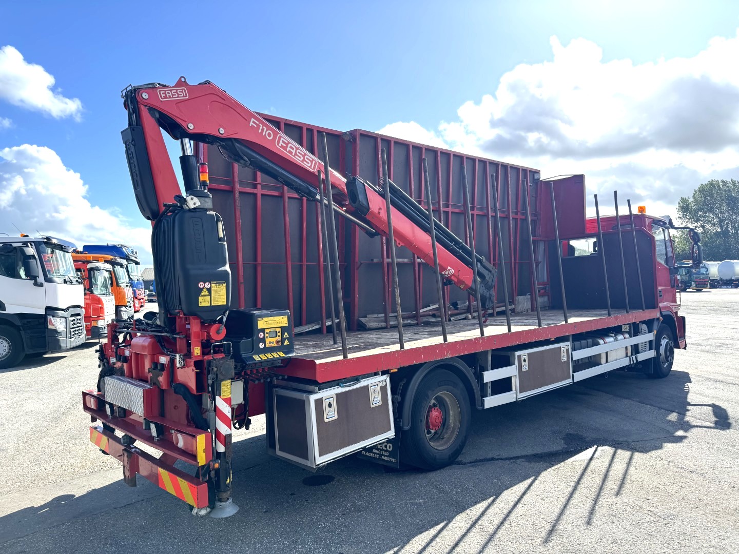 Iveco EuroCargo 160E30 / Kran Fassi F110 / Glaslad