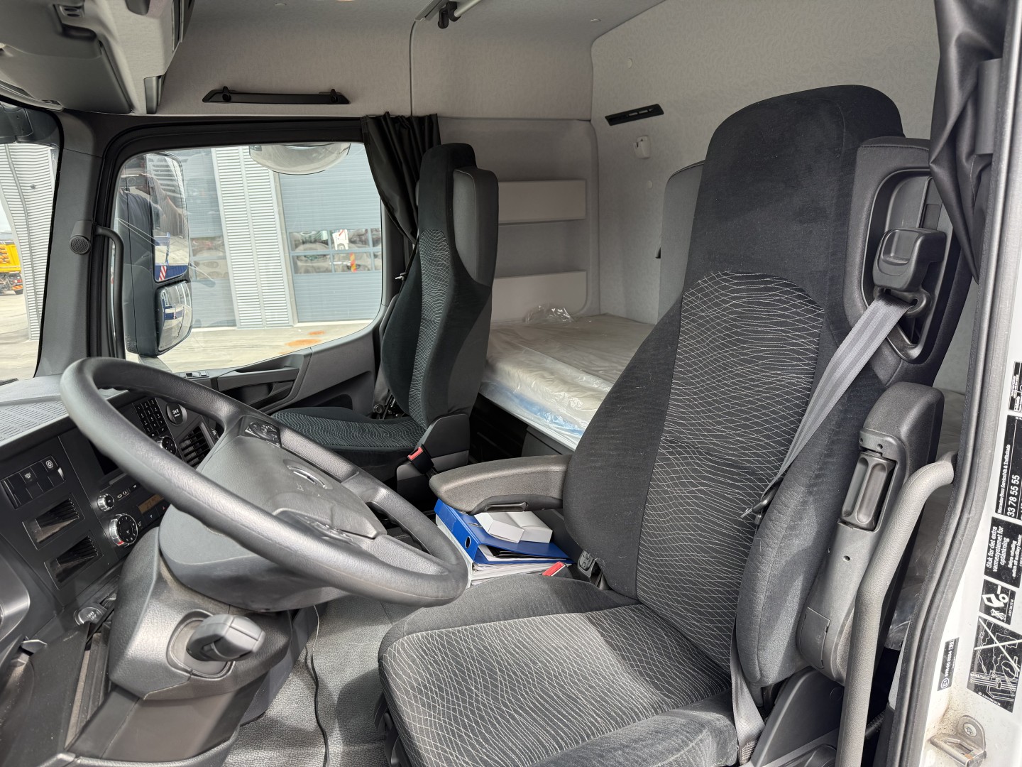 Mercedes Arocs 4153 8x4 Kran MPG 220 TM7 (Kun 8000 km)