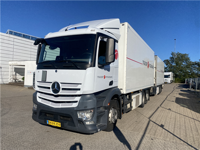 Mercedes-Benz Antos 2542