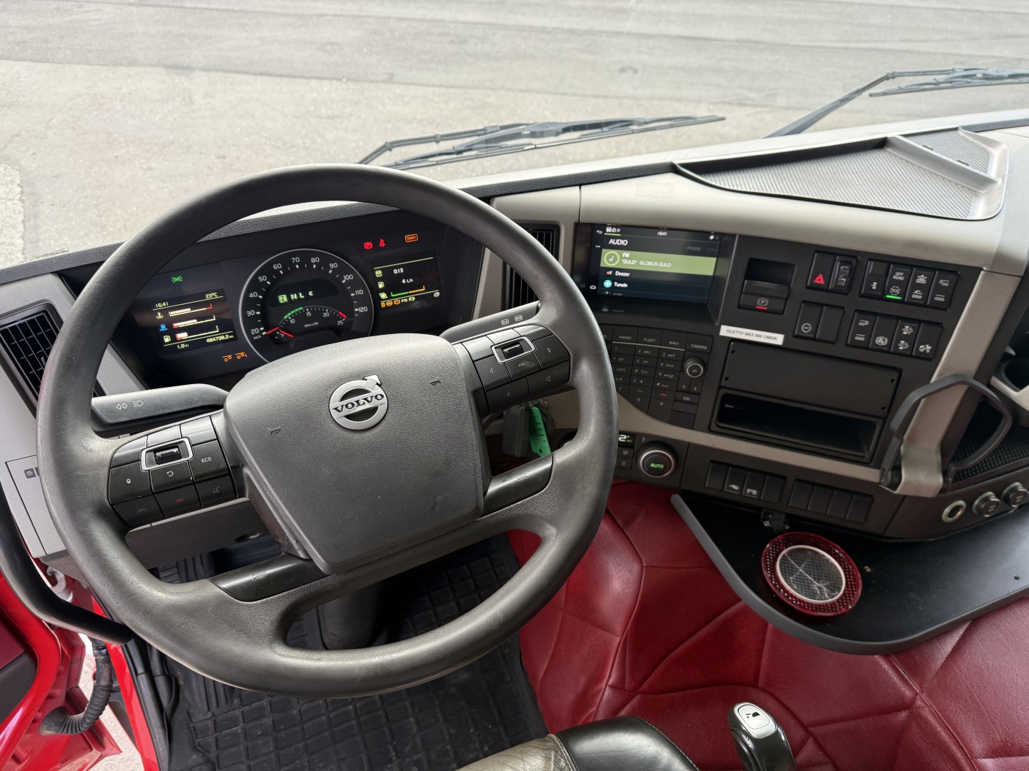Volvo FM500 8x2 Pusher tridem Hiab 099 B3 Radio
