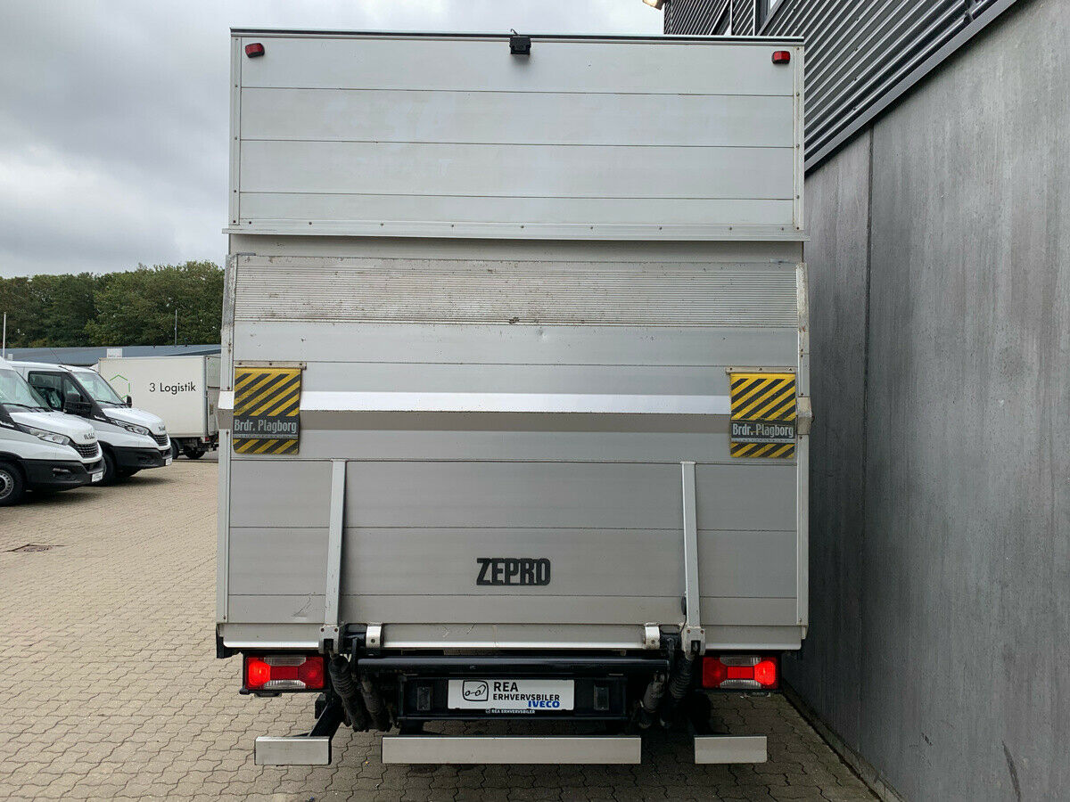 Iveco 35S17 LA/P Box/lift