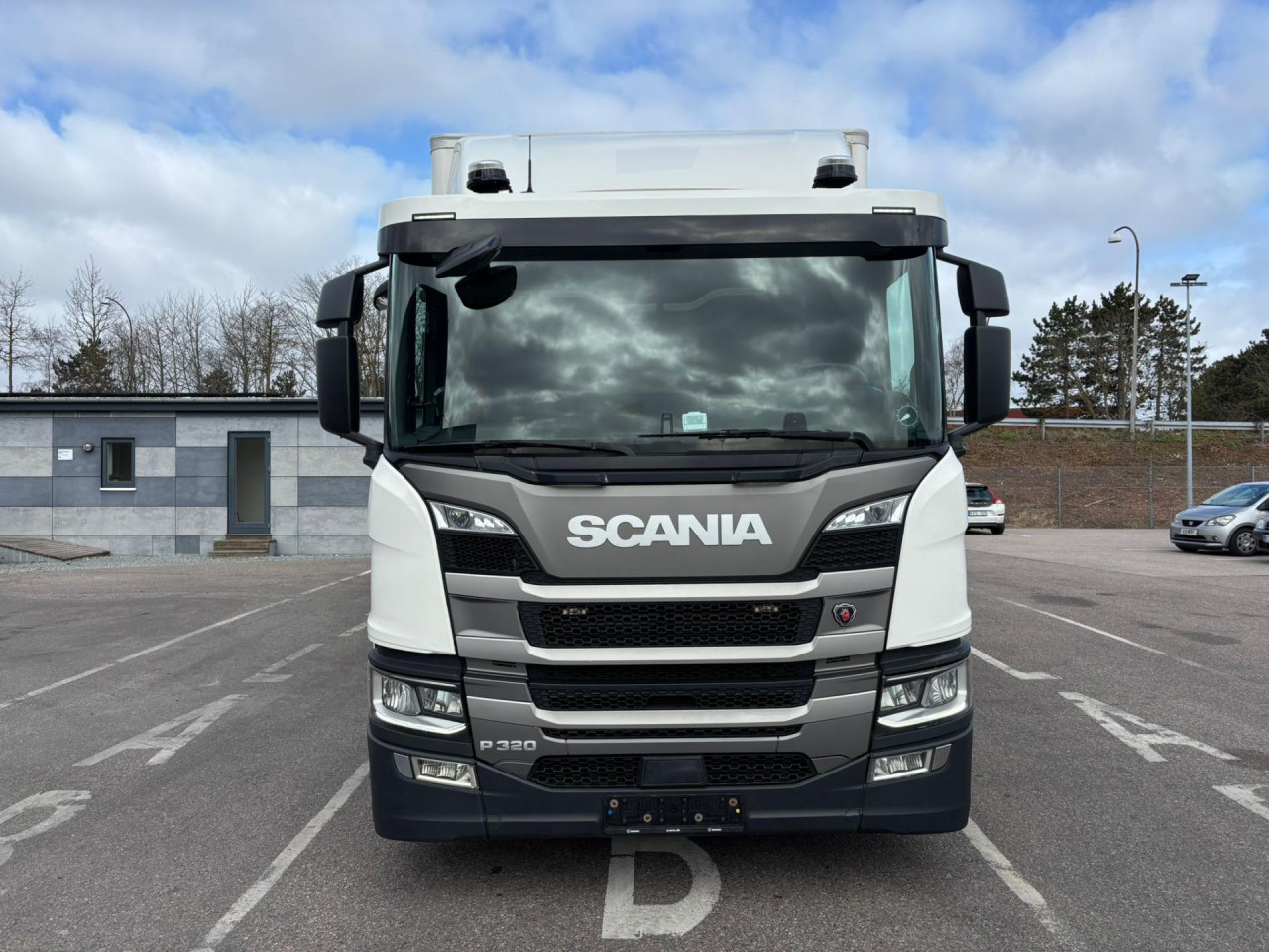 Scania P 320 B6x2*4NB Carrier Iceland Twincool Cherau pie