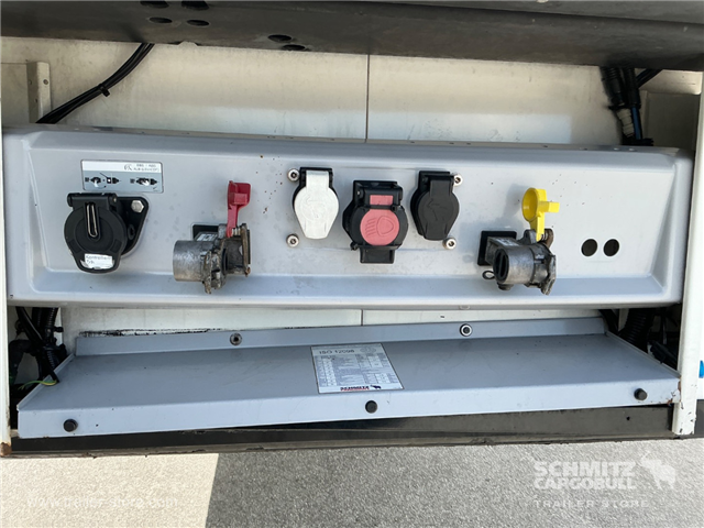 Schmitz Semi Reefer Meat hanging system