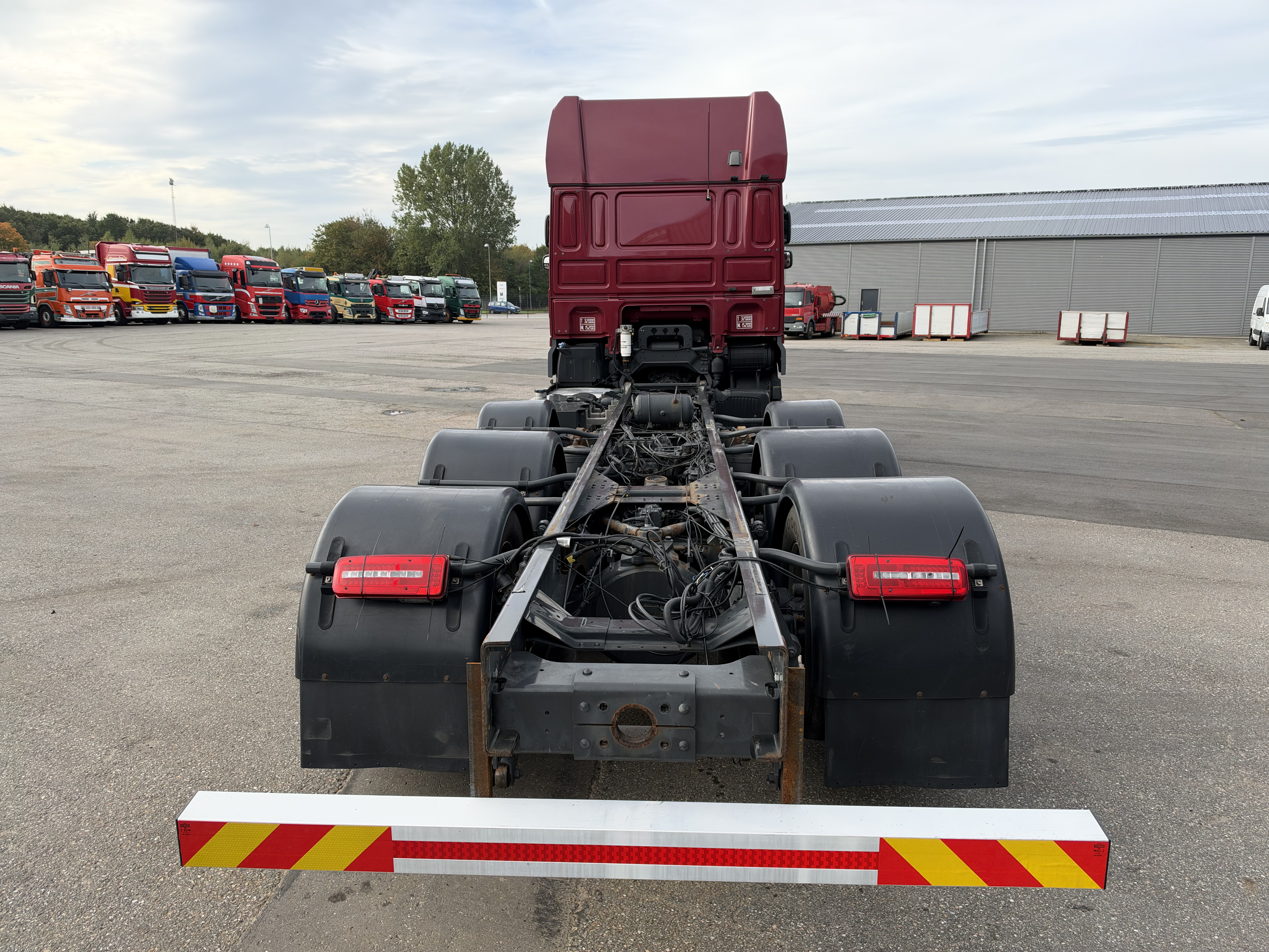 DAF XF530 8x2/4 Super Space Cab chassis
