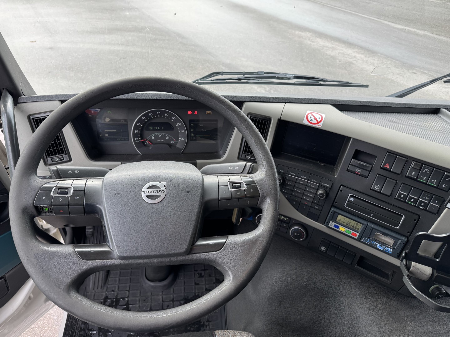 Volvo FM330 6x2*4 Carrier Supra 1250 Mt 9,9m (defekt kølemaskine)