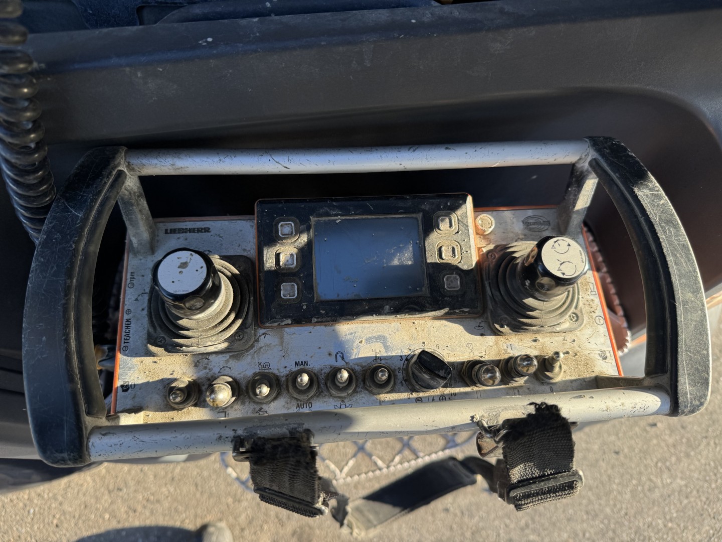 Scania P410 6x4 Liebherr THP 140 H 24 M4 XH Betonpumpe