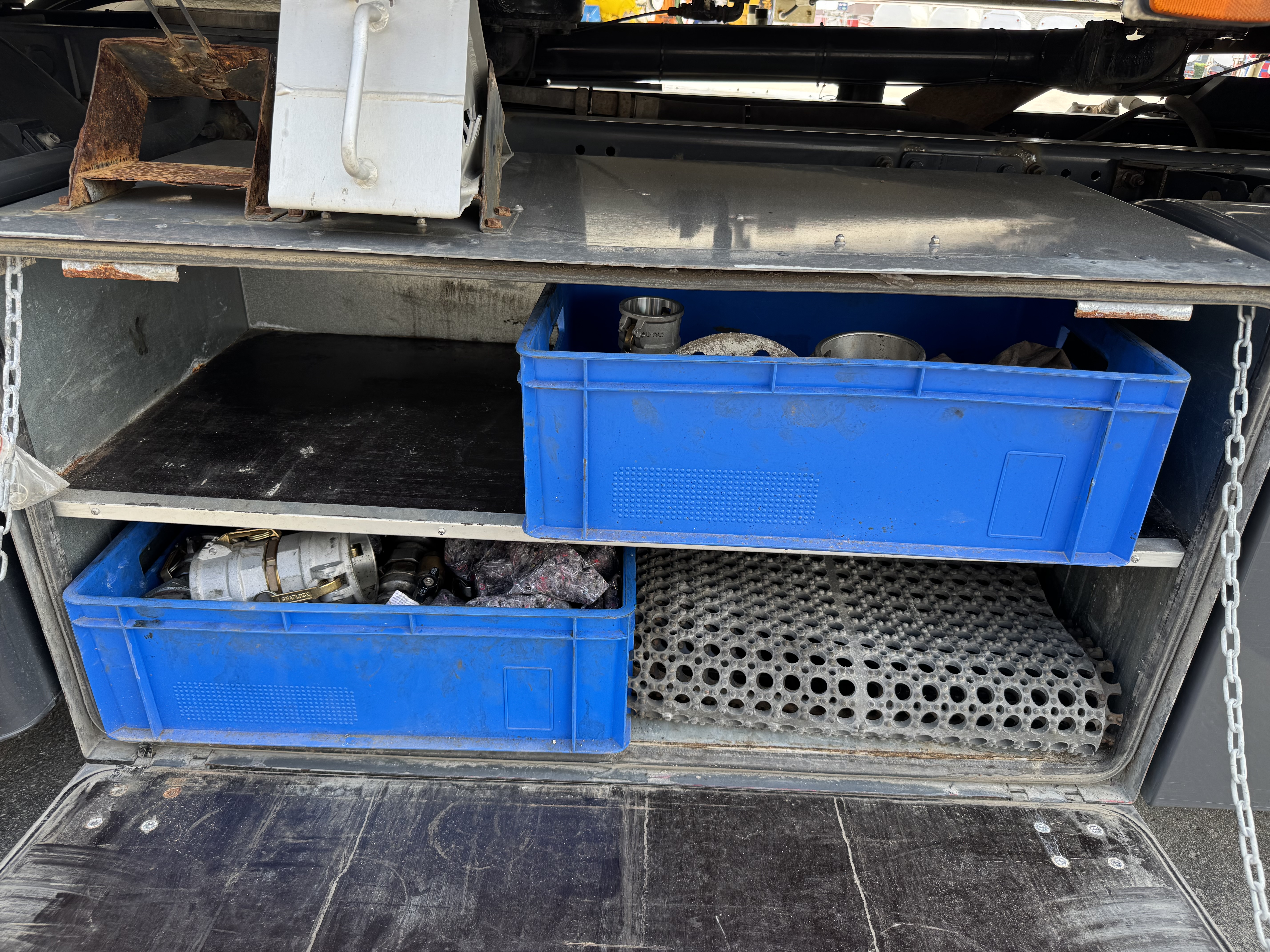 Volvo FM330 4x2 HMK Bilcon 12.600 L ADR tankbil