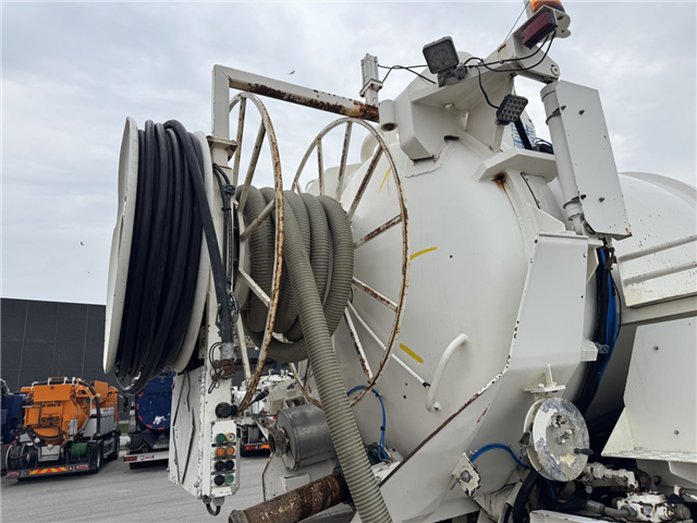 MAN 35.464 8x8 Hvidtved Larsen 9000 L