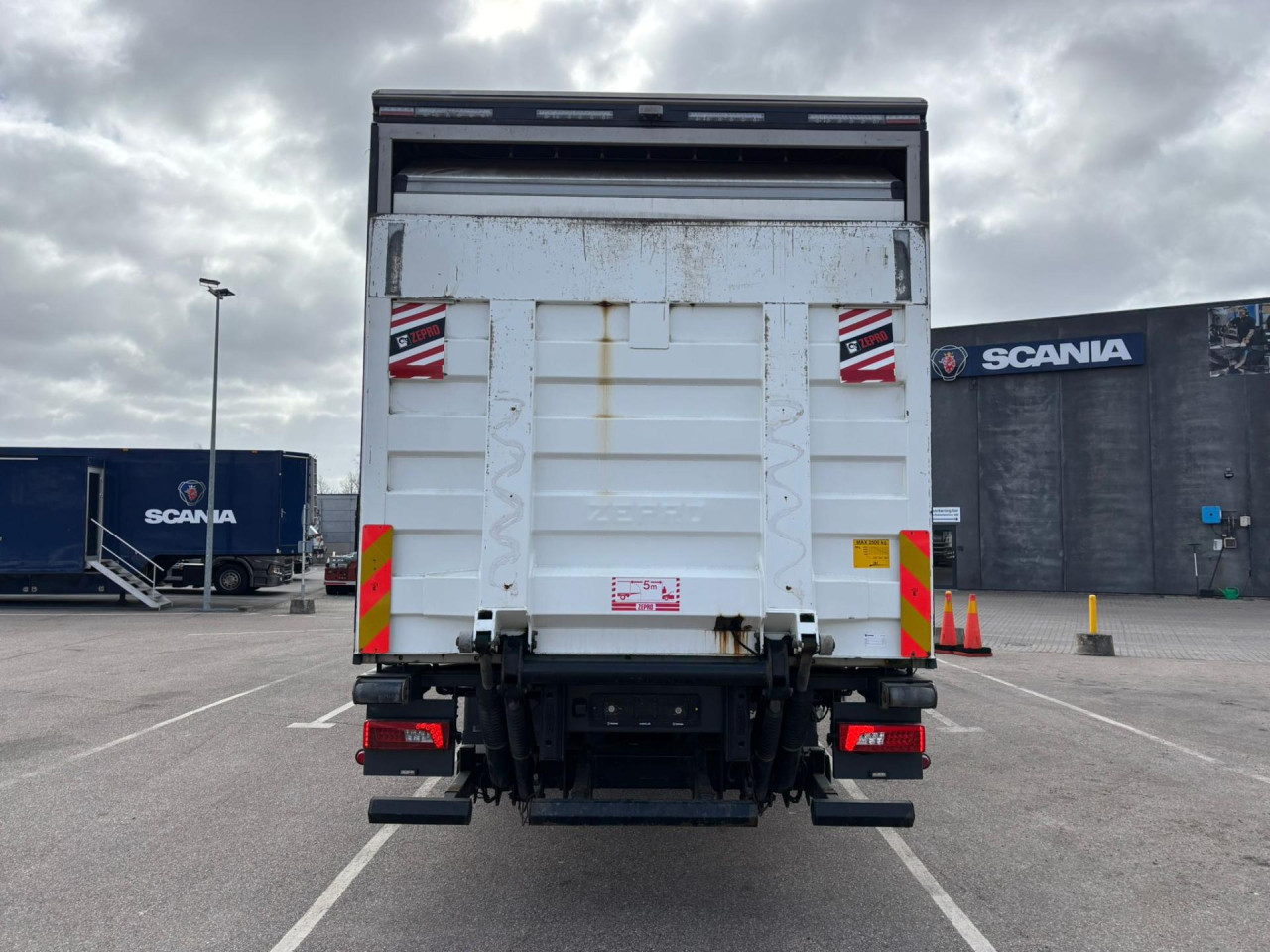 Scania P 320 B6x2*4NB Carrier Iceland Twincool Cherau pie