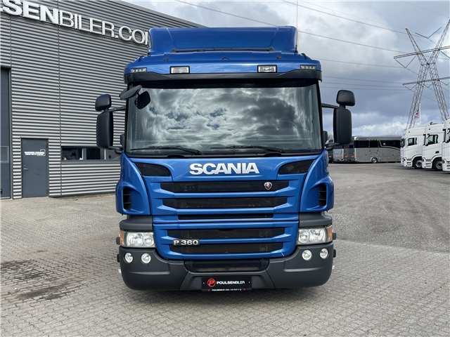 Scania P 360 4x2 trækker