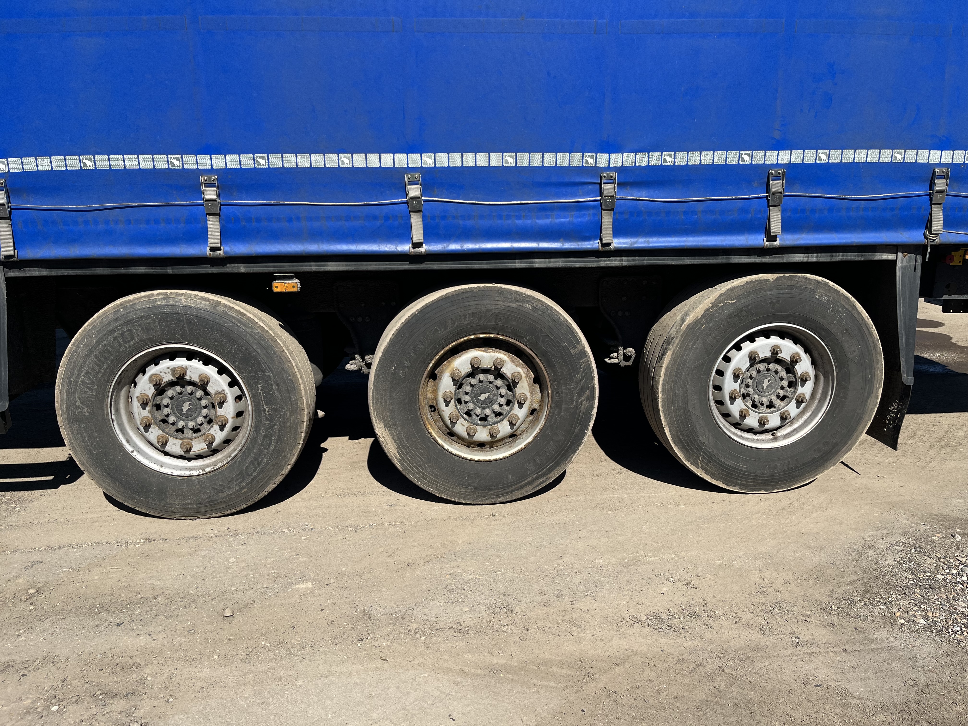 Schmitz Cargobull Gardin trailer m. hævetag