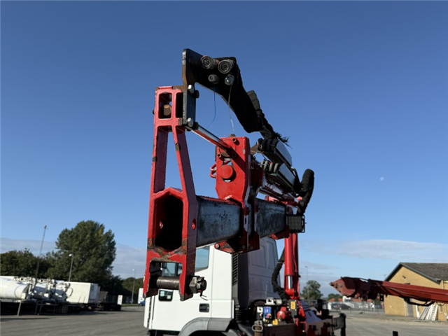 Iveco EuroTech Cursor 190E31 4x2 Hejs / Kran HMF 1060 B3