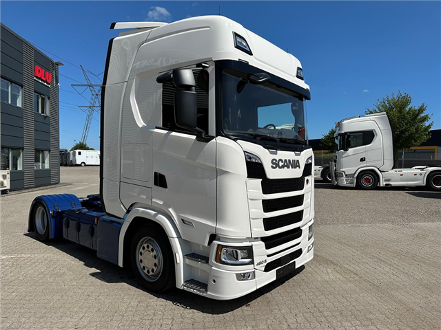 Scania 460 S Mega