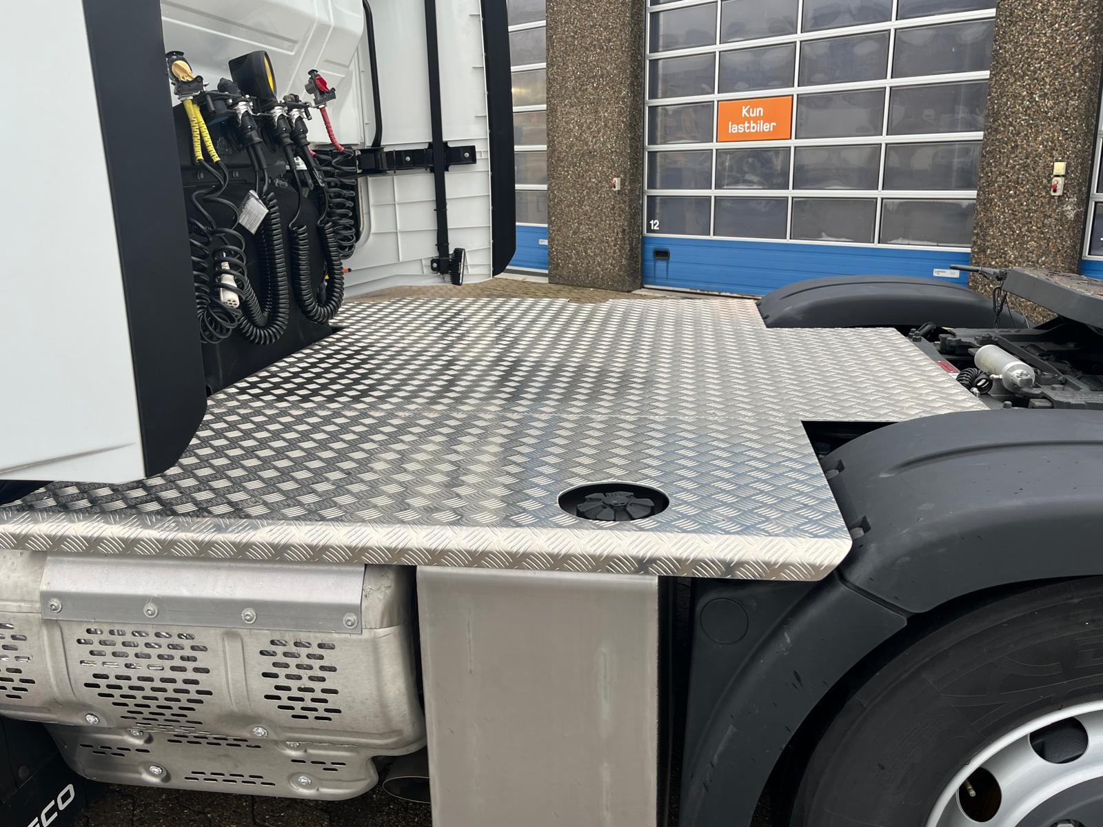 Iveco NY IVECO S-WAY 500Hp Twinster trækker opbygget