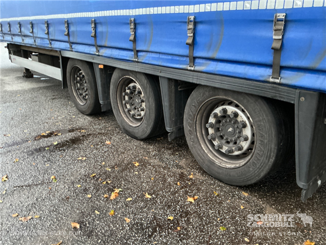 Schmitz Semi Curtainsider Mega