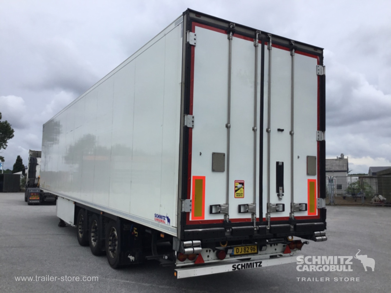 Schmitz Semi Reefer Meat hanging system