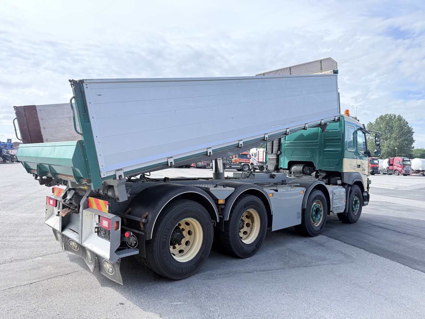 Volvo FMX500 8x4 med løftbogie HMF Pendeltip