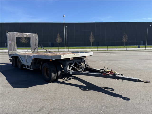 Fliegl FLT328 3 akslet Maskinanhænger m/hjulbrønd