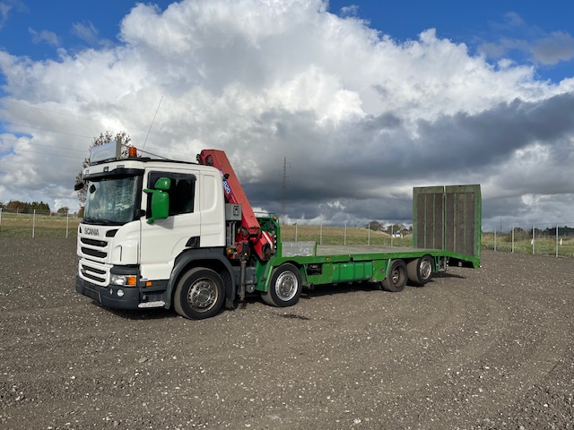 Scania P450 8X2*6 Knæklad + Kran HMF1820 – Machinetransporter
