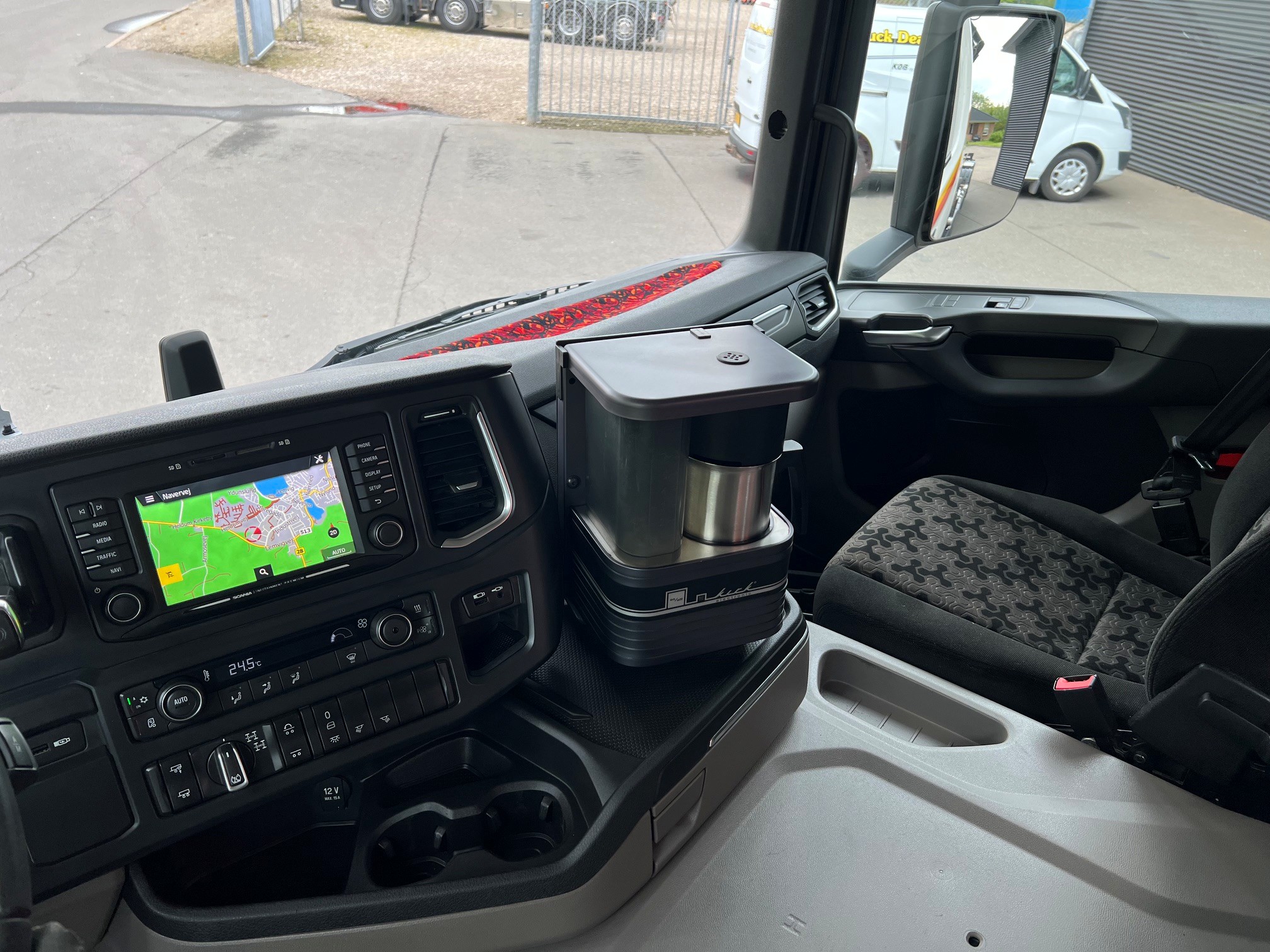 Scania R500 8X4 med Palfinger PK26002 kran og Sawo hejs