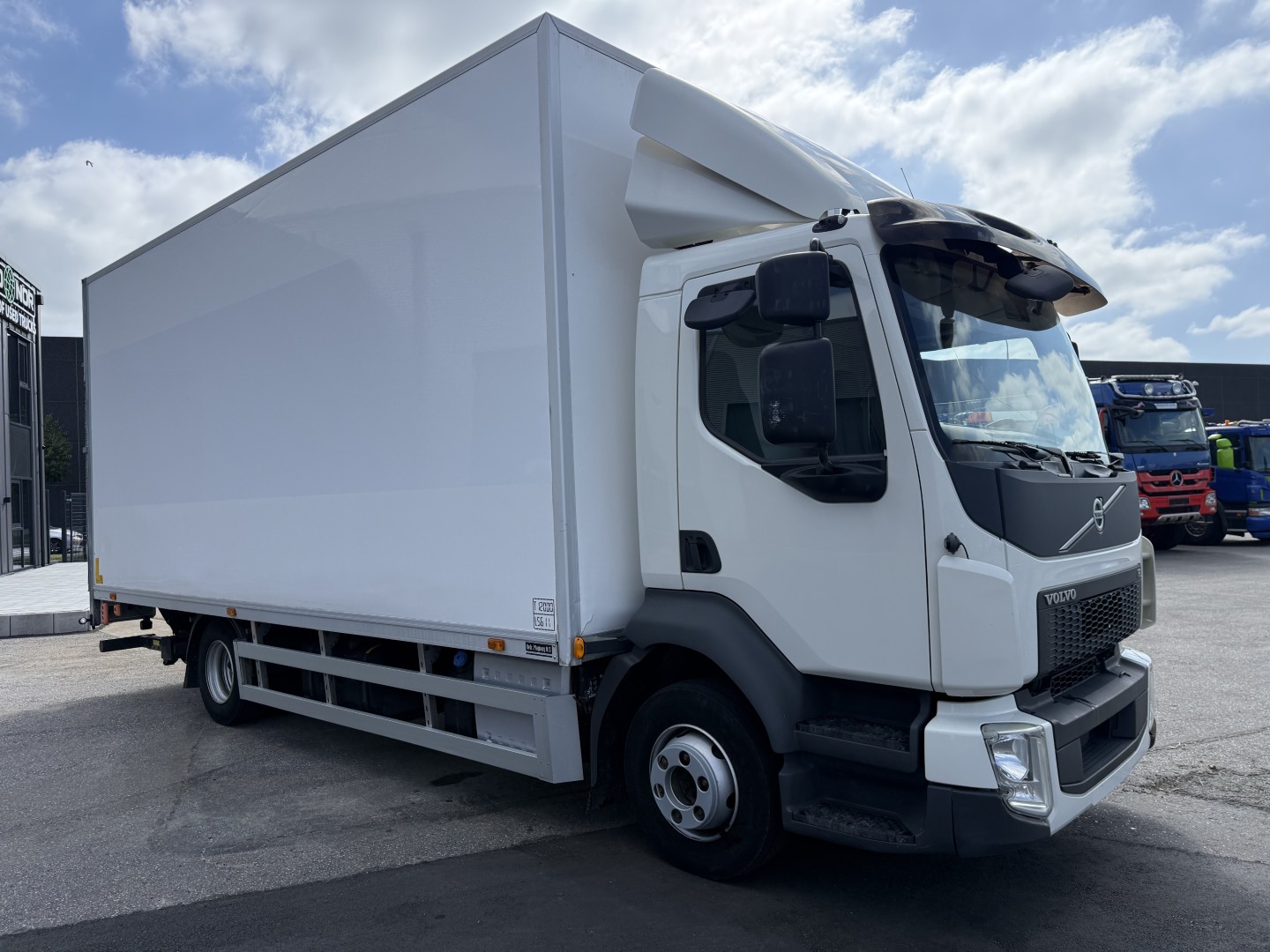 Volvo FL 210 4x2 Lukket kasse Euro 6