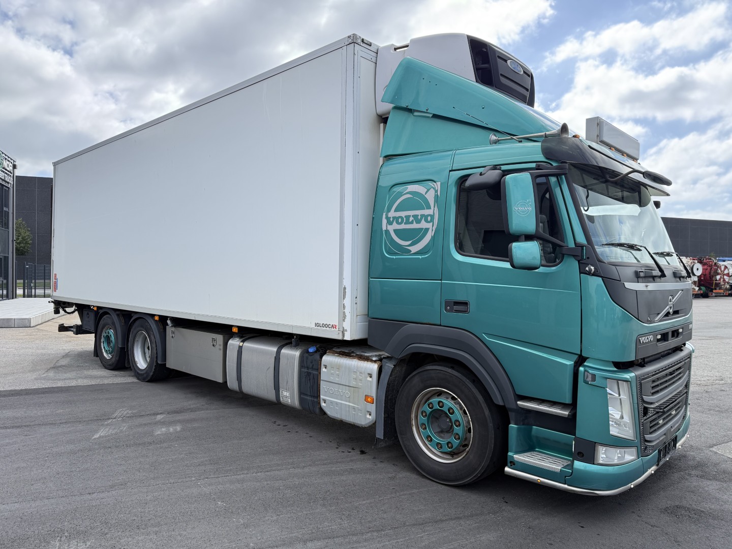 Volvo FM330 6x2*4 Carrier Supra 1050 Nordic