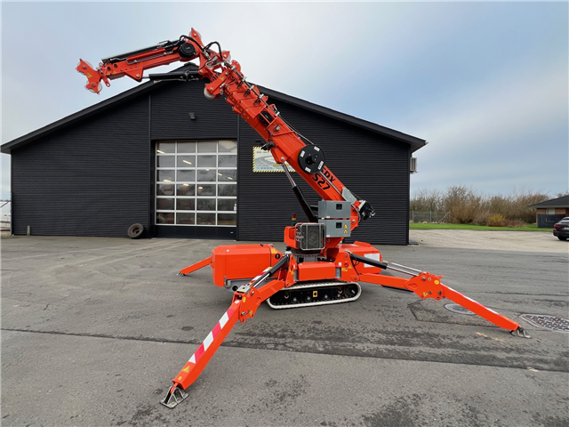 Jekko Minikran SPX527 med spil, fly-jib og glasmanipulator