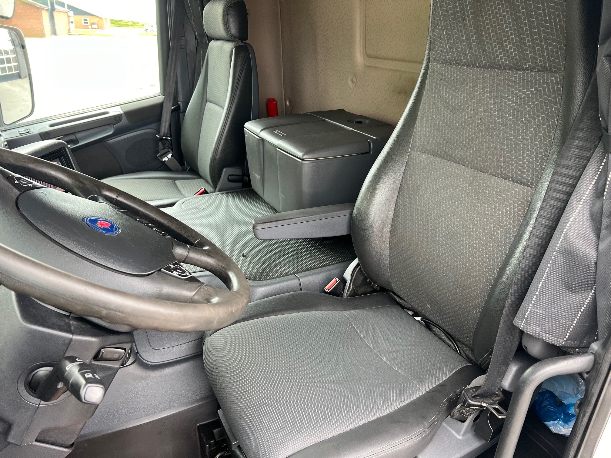 Scania P280 med HMF 1720 kran