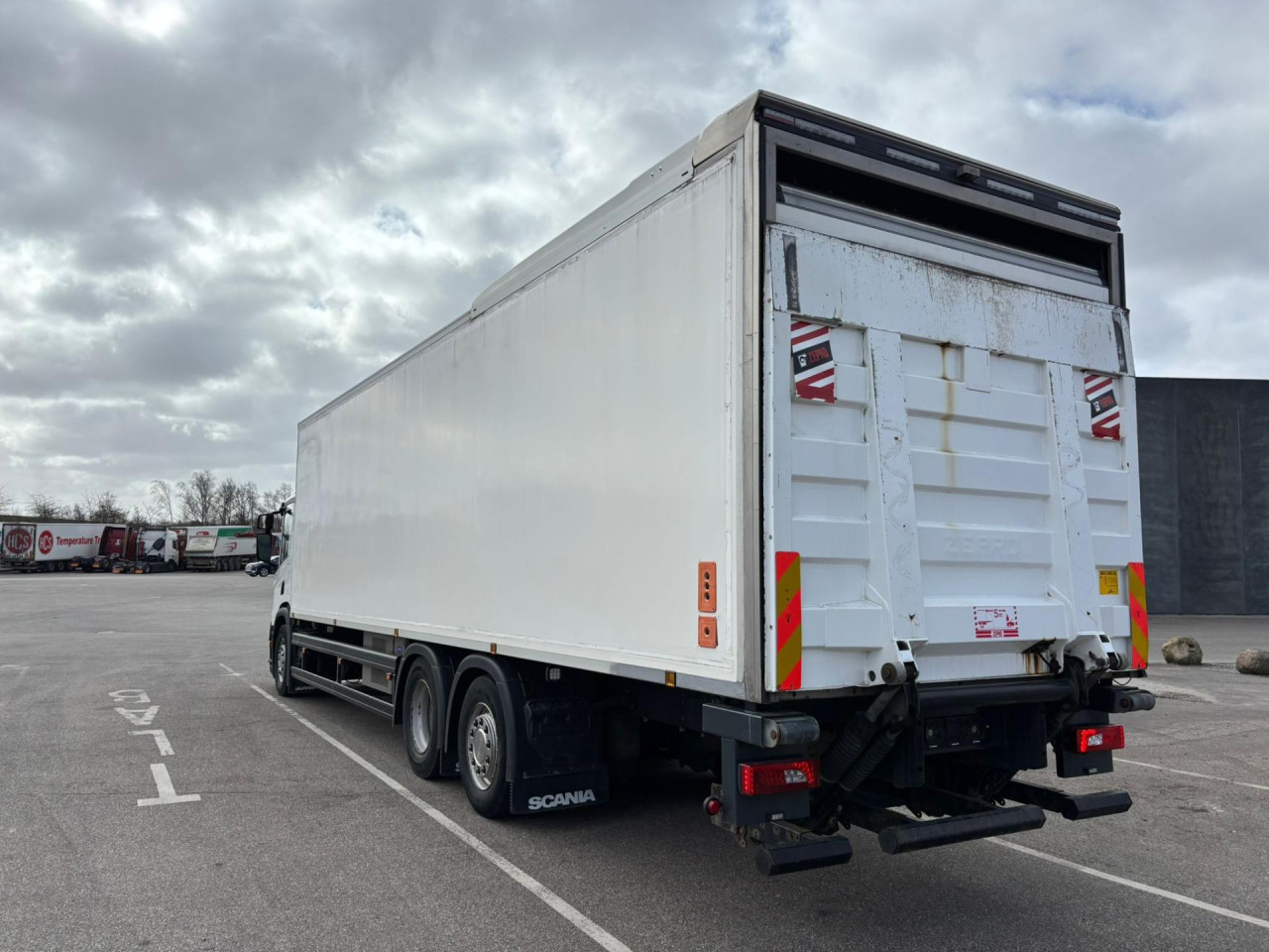 Scania P 320 B6x2*4NB Carrier Iceland Twincool Cherau pie