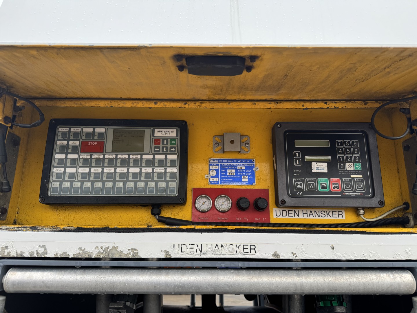 Volvo FM460 8x2*6 24.125 l. ADR Tankbil