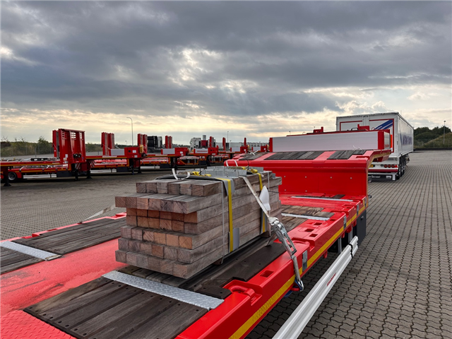 Kässbohrer SLH-3, Udtrækkelig, Tvangsstyrring Maskintrailer