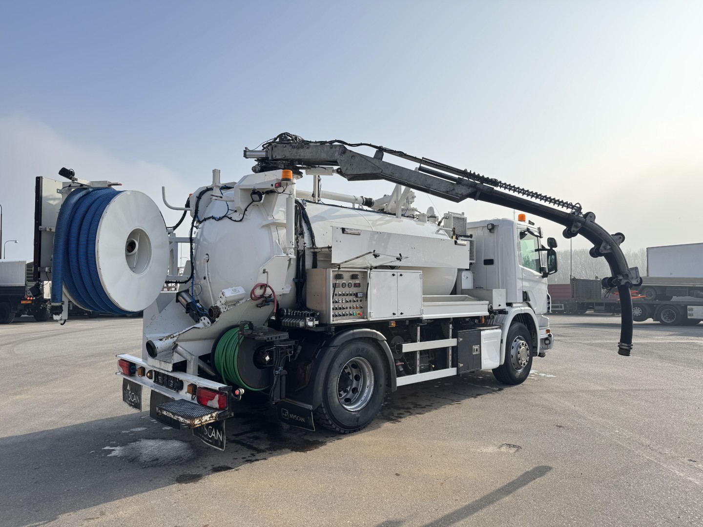 Scania P320 4x2 Hvidtved Larsen 7000 L Kombi