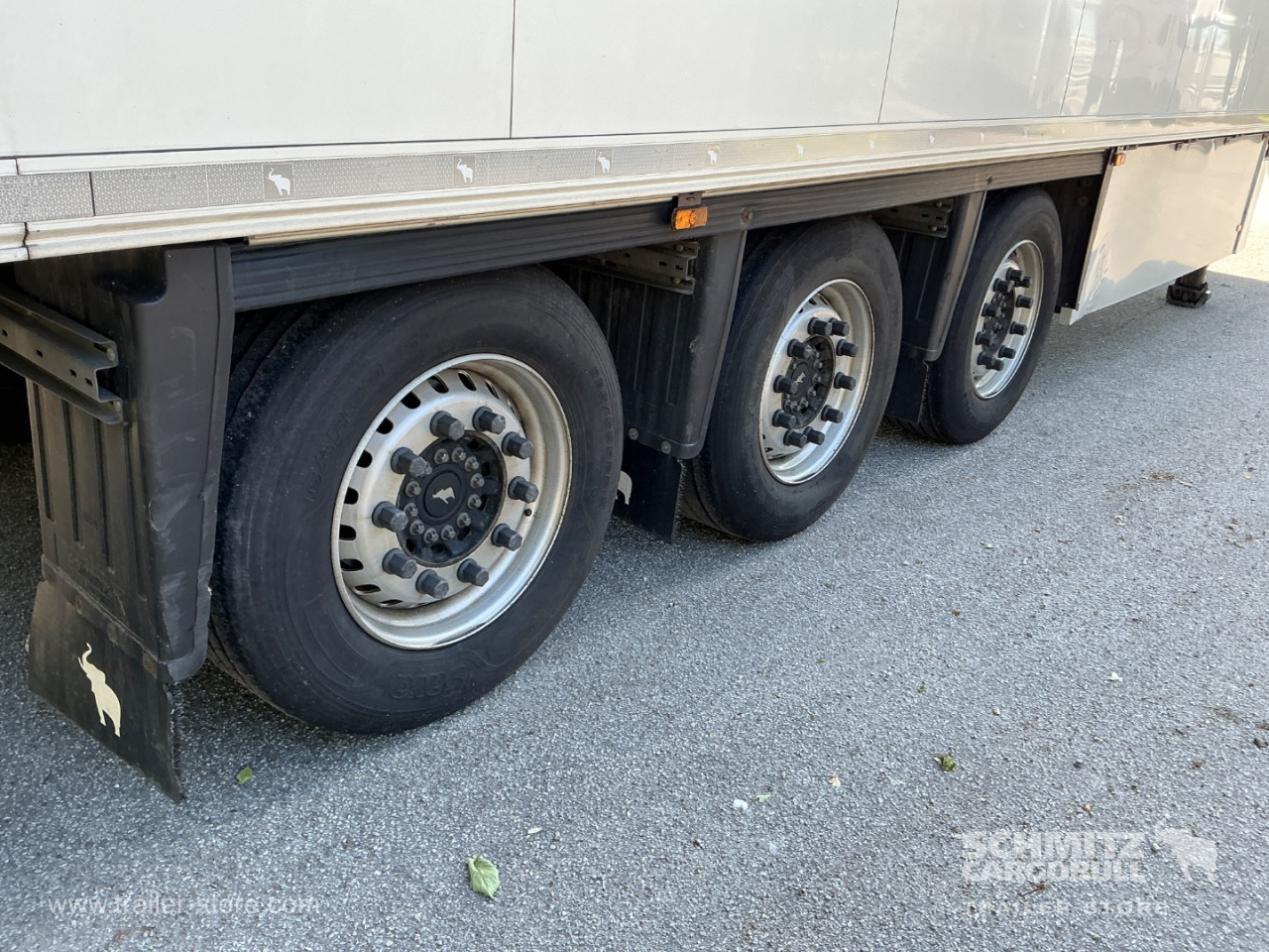 Schmitz Semi Reefer Meat hanging system