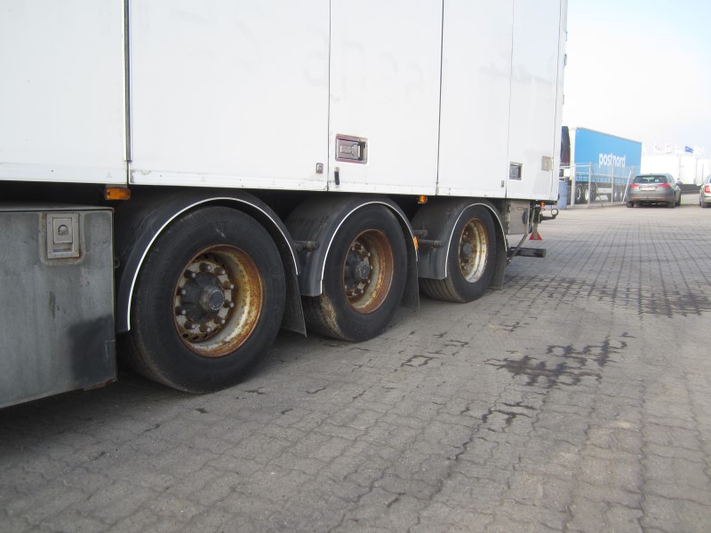 Ekeri Sideåbningsbar køletrailer med lift