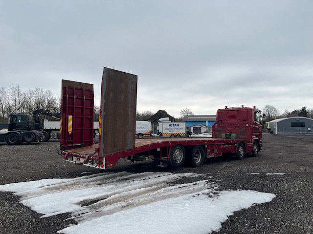 Scania G410 8X2*6 Knæklad – Machinetransporter