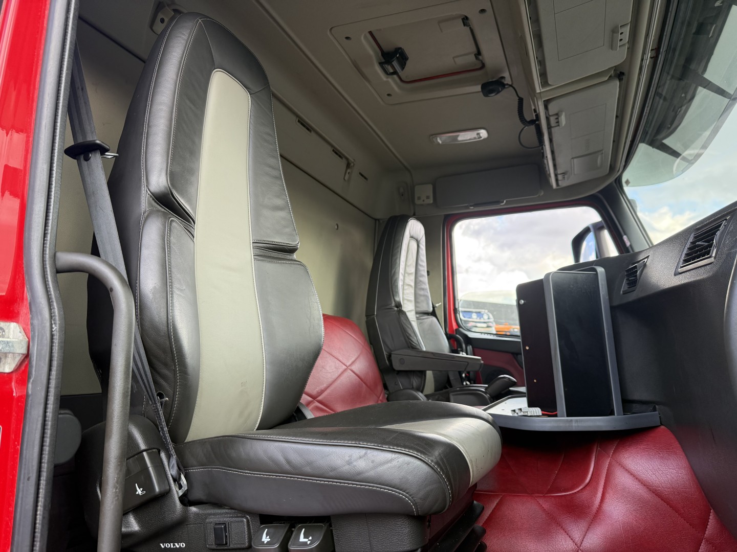 Volvo FM500 8x2 Pusher tridem Hiab 099 B3 Radio