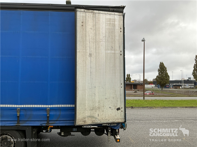 Schmitz Semi Curtainsider Mega