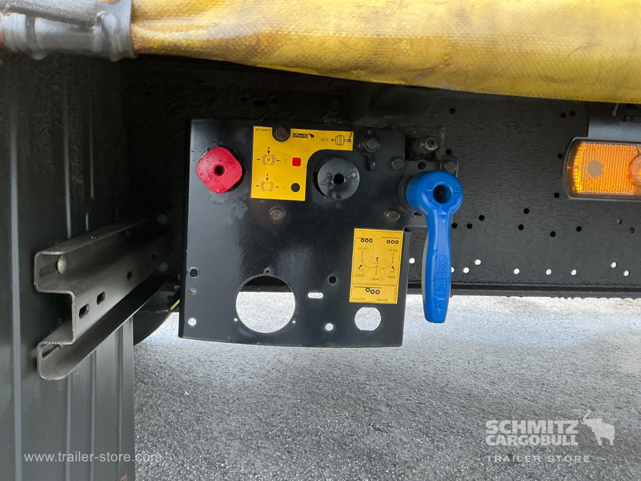 Schmitz Semi Curtainsider Mega