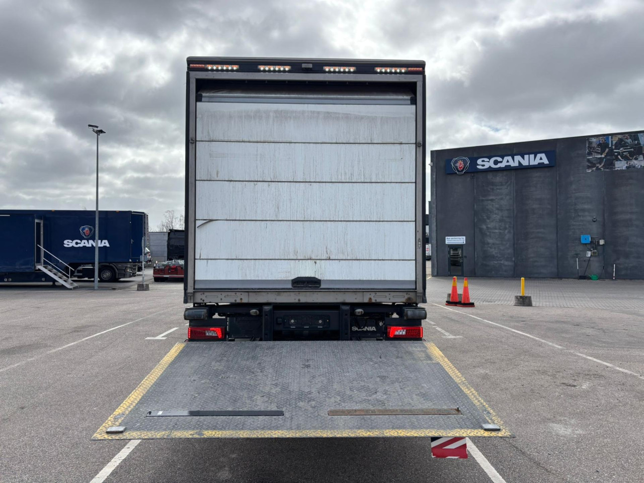 Scania P 320 B6x2*4NB Carrier Iceland Twincool Cherau pie