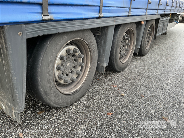 Schmitz Semi Curtainsider Mega