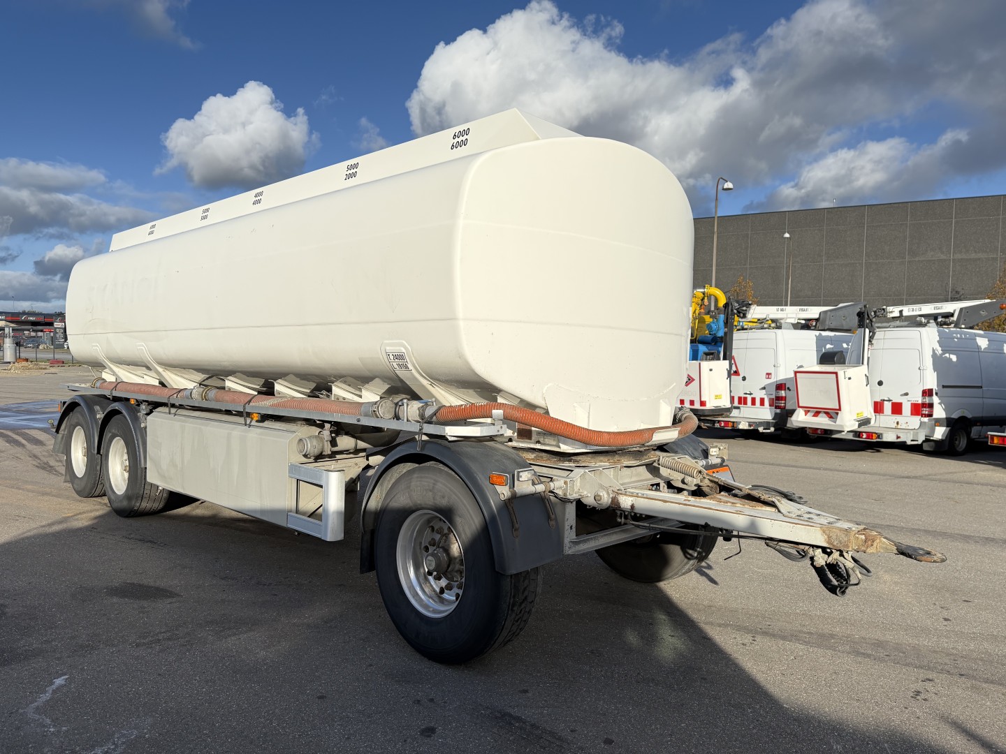 HMK Bilcon 27.000 l. ADR 5 Rum