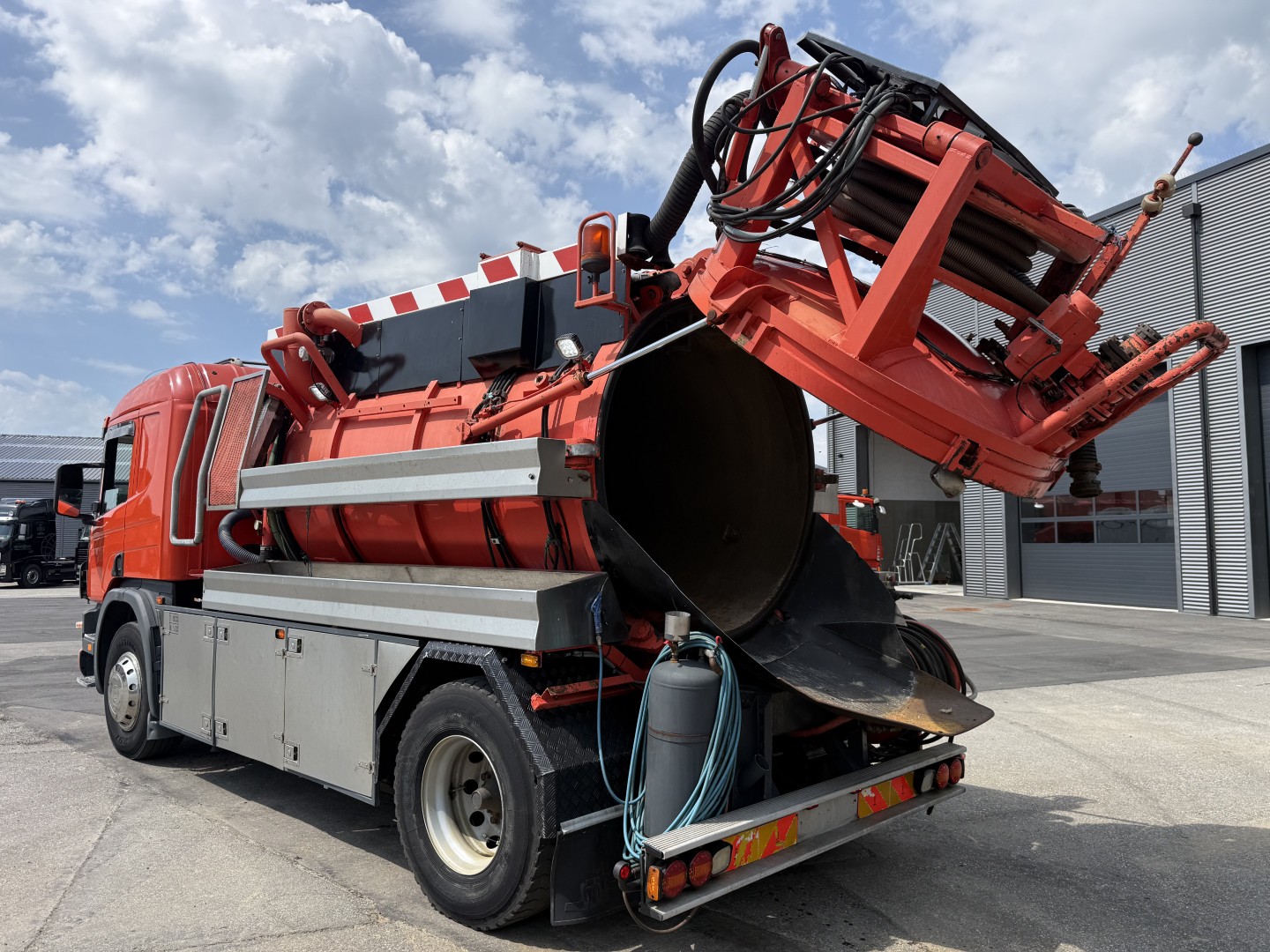 Scania P94/260 4x2 NZ Simon Moos SLS590 Kombi 8.400 l.