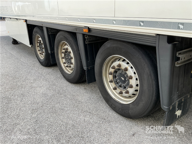 Schmitz Semi Reefer Meat hanging system