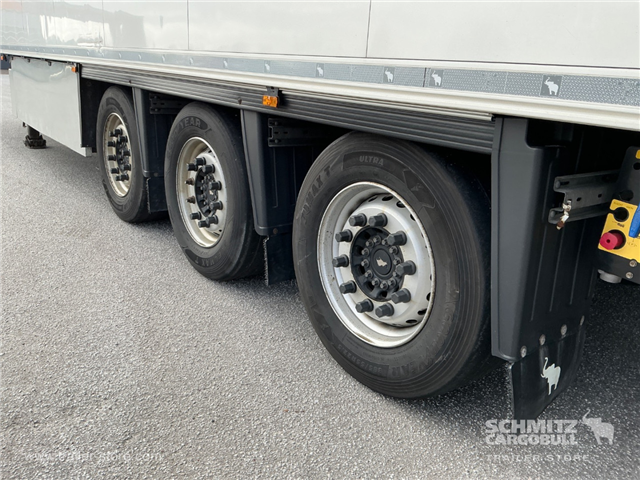 Schmitz Semi Reefer Meat hanging system